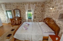 Imotski - vila sa bazenom 190 m2 - top ponuda, Imotski, Дом