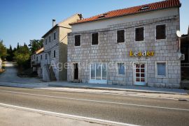 Imotski Lovreć kamena kuća 180 m2 stambeno-poslovna, Lovreć, House