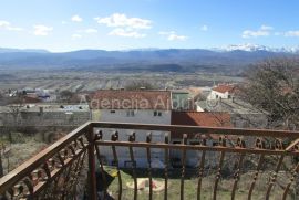 Imotski centar kuća 446 m2 sa okućnicom, Imotski, Casa