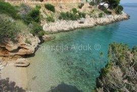 Brač Bol, zemljište 12459 m2 prvi red do mora, Bol, Terreno