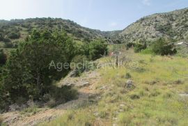 Brač Bol, zemljište 12459 m2 prvi red do mora, Bol, Terrain