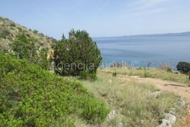 Brač Bol, zemljište 12459 m2 prvi red do mora, Bol, Terra