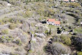 Imotski Lovreć četiri kamene kuće i velika okućnica 13000 m2, Lovreć, Maison