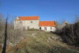 Imotski Lovreć četiri kamene kuće i velika okućnica 13000 m2, Lovreć, Maison