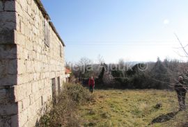 Imotski Lovreć četiri kamene kuće i velika okućnica 13000 m2, Lovreć, Kuća