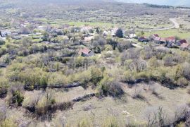 Imotski Lovreć četiri kamene kuće i velika okućnica 13000 m2, Lovreć, Maison