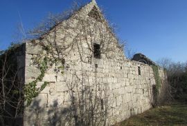 Imotski Lovreć četiri kamene kuće i velika okućnica 13000 m2, Lovreć, Ev