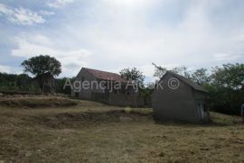 Imotski Vinjani Donji tri legalizirana objekta sa zemljištem, Imotski, House