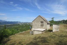 Imotski Vinjani Donji tri legalizirana objekta sa zemljištem, Imotski, Casa