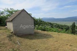 Imotski Vinjani Donji tri legalizirana objekta sa zemljištem, Imotski, Ev