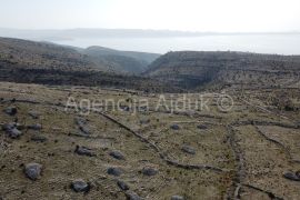 Brač Nerežišća 88252 m2 južna strana prilika - moguća izgradnja, Nerežišća, Tierra