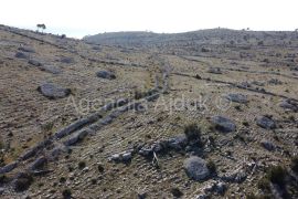 Brač Nerežišća 88252 m2 južna strana prilika - moguća izgradnja, Nerežišća, Terra