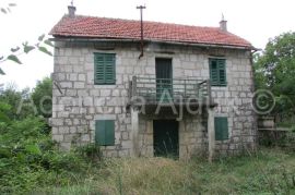 Imotski - kamena kuća 150m2 sa velikim zemljištem 2149 m2, Imotski, House