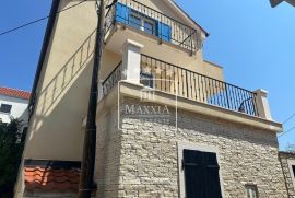 Veli Iž - kuća otočna starina 289m2 vrhunski uređena! Centar! 498000€, Zadar - Okolica, Kuća