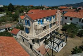 Veli Iž - kuća otočna starina 289m2 vrhunski uređena! Centar! 498000€, Zadar - Okolica, Дом