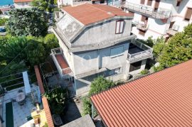 Crikvenica, kuća uz more, idealna prilika za renovaciju u drugom redu, Crikvenica, Casa