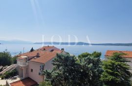 Crikvenica, kuća uz more, idealna prilika za renovaciju u drugom redu, Crikvenica, Casa