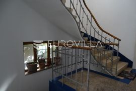 Opatija, centar, dvosobni stan s boravkom, terasom i garažom, 70m2, Opatija, Appartamento