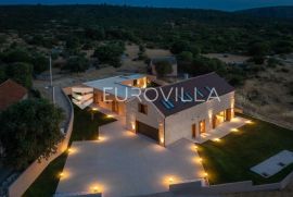 Šibenik, Danilo Kraljica,  jedinstvena moderna vila, Šibenik - Okolica, Casa