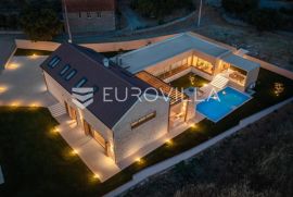 Šibenik, Danilo Kraljica,  jedinstvena moderna vila, Šibenik - Okolica, House