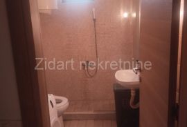 Batajnica, trosoban stan, uknjižen, Zemun, Apartamento