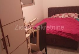 Batajnica, trosoban stan, uknjižen, Zemun, Wohnung