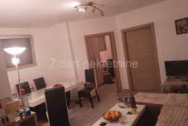 Batajnica, trosoban stan, uknjižen, Zemun, Appartement