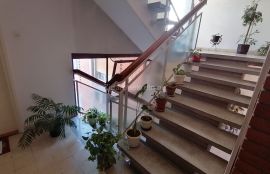 Lep stan kod Voždovačke crkve 60m2, renoviran, Voždovac, Appartement