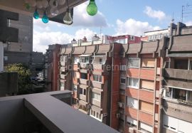 Lep stan kod Voždovačke crkve 60m2, renoviran, Voždovac, Flat