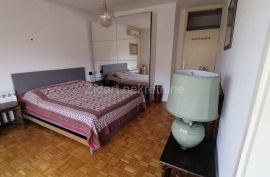 Lep stan kod Voždovačke crkve 60m2, renoviran, Voždovac, Appartment