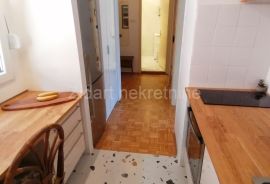 Lep stan kod Voždovačke crkve 60m2, renoviran, Voždovac, Appartement