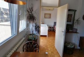 Lep stan kod Voždovačke crkve 60m2, renoviran, Voždovac, Appartement