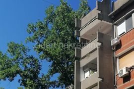 Lep stan kod Voždovačke crkve 60m2, renoviran, Voždovac, Appartement