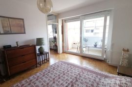 Lep stan kod Voždovačke crkve 60m2, renoviran, Voždovac, Appartment