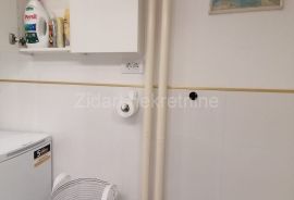 Lep stan kod Voždovačke crkve 60m2, renoviran, Voždovac, Appartement