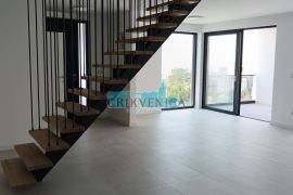 LUKSUZNI DVOETAŽNI STAN U CRIKVENICI SA BAZENOM, LIFTOM, Crikvenica, Appartment