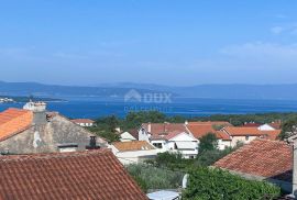 OTOK KRK, MALINSKA - Autentična kuća s dvorištem i divnim kamenim detaljima, Malinska-Dubašnica, Haus