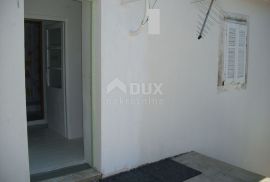 OTOK KRK, POLJE - Kamena kuća s okućnicom od 500 m2, Dobrinj, House