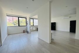 Split, Poljička cesta – POSLOVNI PROSTOR 102m2 ZAKUP, Split, Εμπορικά ακίνητα