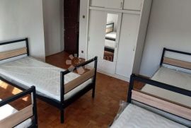 NAJAM ZA 16 RADNIKA  OD 1.9. - KUĆA 180 m2 - VEL. GORICA, Velika Gorica, Casa