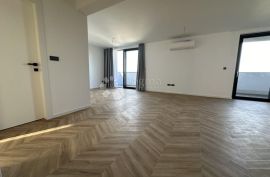 PRILIKA!! Novogradnja 3 red od mora Crikvenice 90m2, Crikvenica, شقة