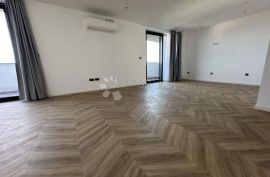 PRILIKA!! Novogradnja 3 red od mora Crikvenice 90m2, Crikvenica, Appartement