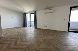 PRILIKA!! Novogradnja 3 red od mora Crikvenice 90m2, Crikvenica, Apartamento