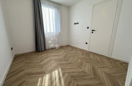 PRILIKA!! Novogradnja 3 red od mora Crikvenice 90m2, Crikvenica, Appartment