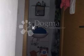 PRILIKA! STAN NA MIRNOJ LOKACIJI, Pula, Appartment