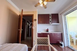 ŠILO, 2 APARTMANA 200 METARA  OD MORA, Dobrinj, Appartamento