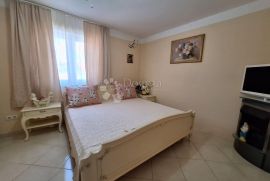 ŠILO, 2 APARTMANA 200 METARA  OD MORA, Dobrinj, Appartement