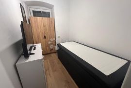 Rijeka centar 2S+DB adaptiran stan blizu fakutelta, Rijeka, Appartment