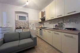 Rijeka centar 2S+DB adaptiran stan blizu fakutelta, Rijeka, Appartement