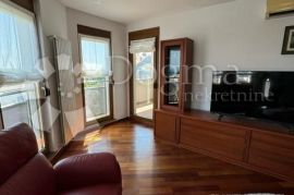 STAN VISOKE KVALITETE MOŽE BITI VAŠ !!, Maksimir, Appartement